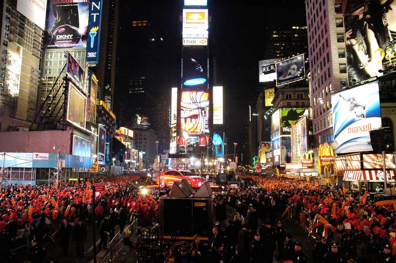 Una vista general durante la víspera de Año Nuevo 2008 de NBC con Carson Daly en Times Square el 31 de diciembre de 2007 en la ciudad de Nueva York.