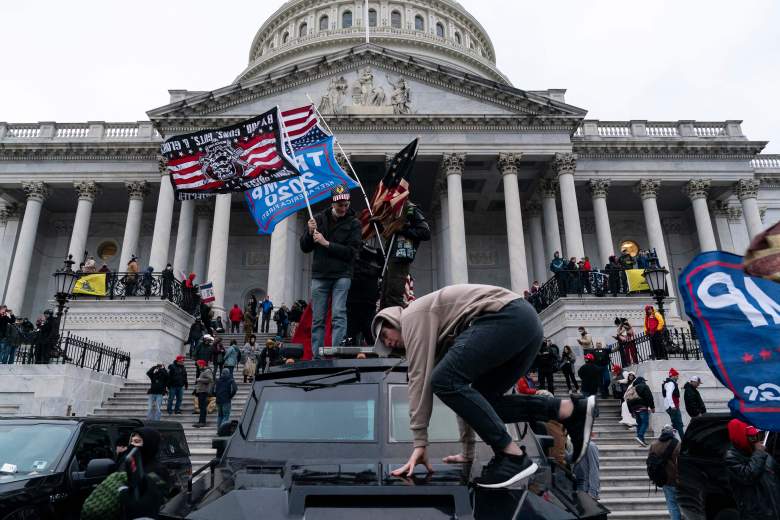 Los partidarios del presidente de los Estados Unidos, Donald Trump, protestan frente al Capitolio de los Estados Unidos el 6 de enero de 2021 en Washington, DC.