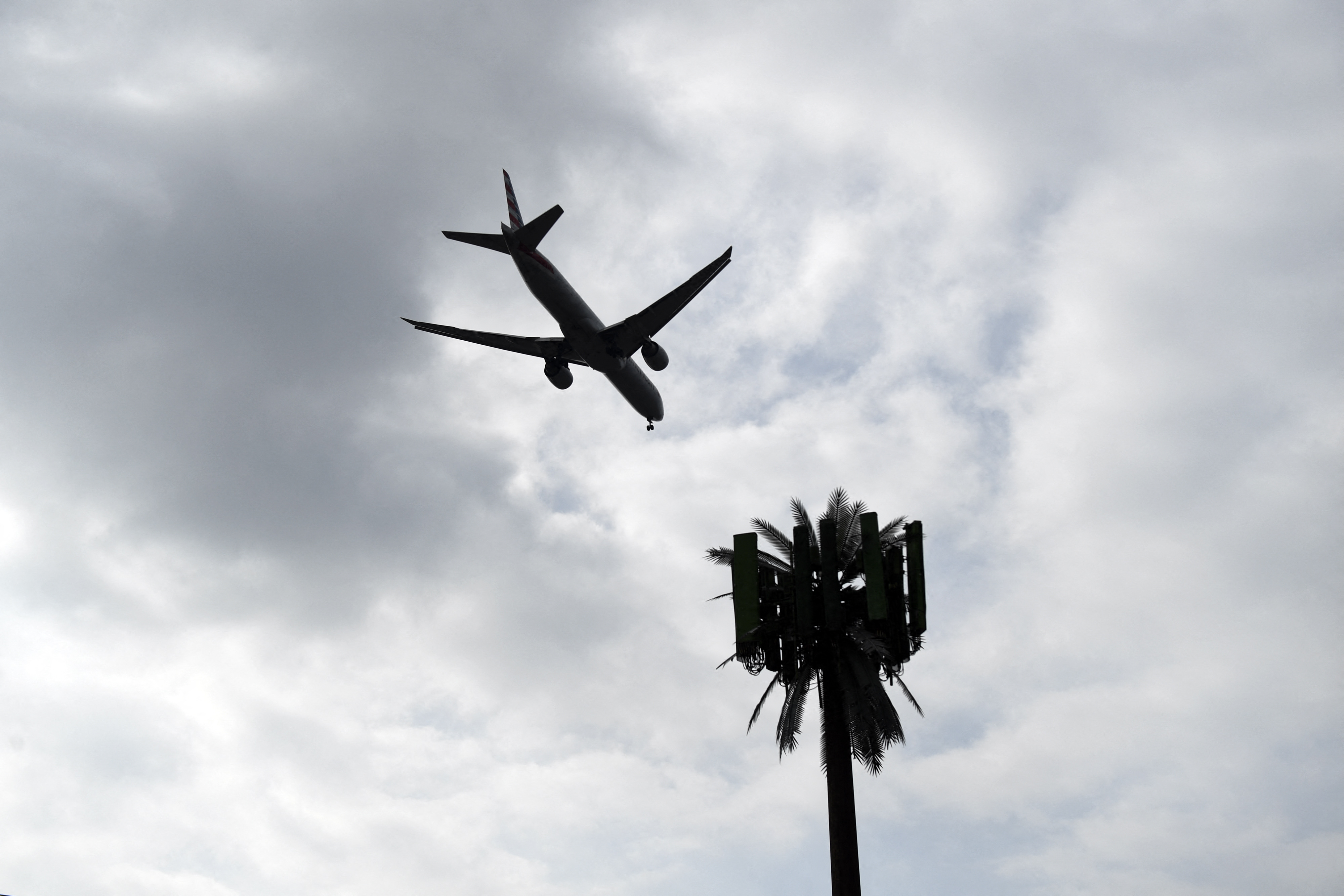 Vuelo De American Vuelve A Miami Por Mujer Anti Máscara