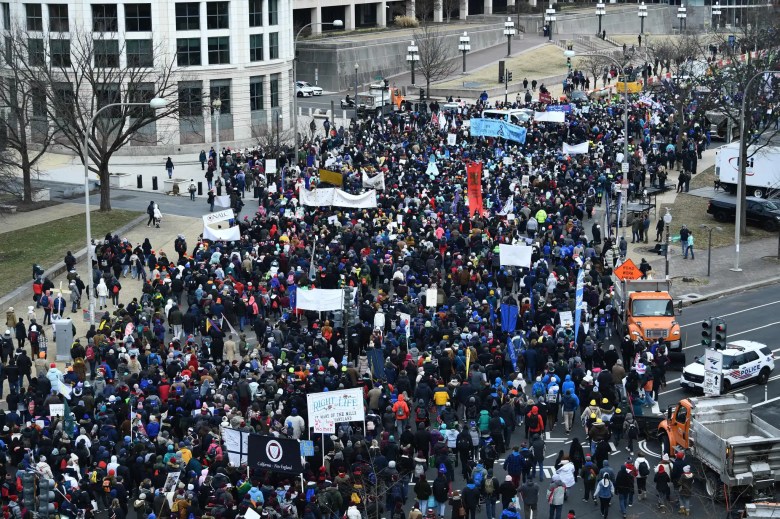 Activistas pro-vida participan en la 49.ª Marcha por la Vida anual, el 21 de enero de 2022, en Washington, DC.