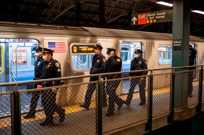 Atacan a martillazons a mujer en el metro de Nueva York