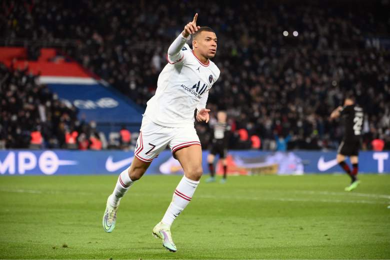 Kylian Mbappe, celebra después de anotar durante el partido entre el Paris-Saint Germain y el club de fútbol Le Stade rennais.