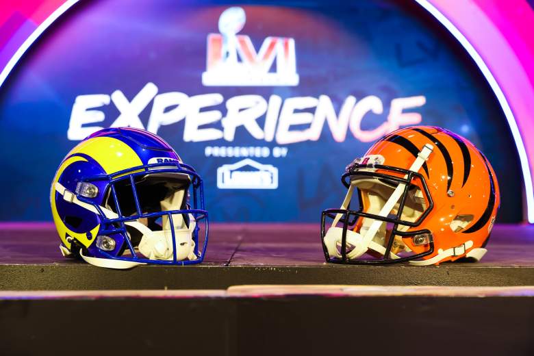 Los cascos de los Rams de Los Ángeles y los Bengals de Cincinnati se ven durante una vista previa para la prensa de la Experiencia del Super Bowl