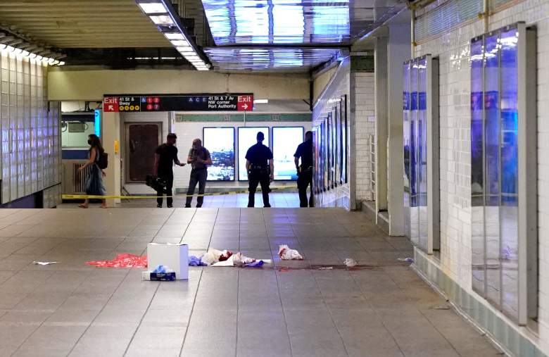 Hombre ataca sexualmente a mujer en metro de Nueva York