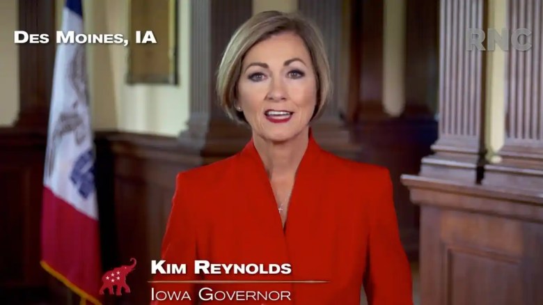 En esta captura de pantalla de la transmisión en vivo del RNC de la Convención Nacional Republicana de 2020, la gobernadora de Iowa, Kim Reynolds, se dirige a la convención virtual.