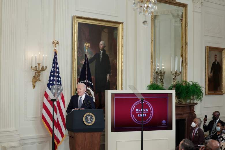 El presidente de los Estados Unidos, Joe Biden, da un discurso en un evento de celebración del Mes de la Historia Negra en el Salón Este de la Casa Blanca el 28 de febrero de 2022 en Washington, DC.