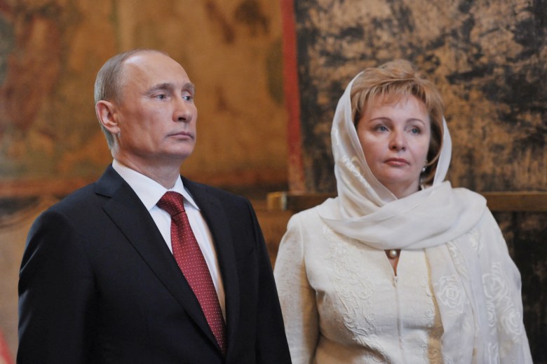El presidente de Rusia Vladimir Putin y su entonces esposa Lyudmila