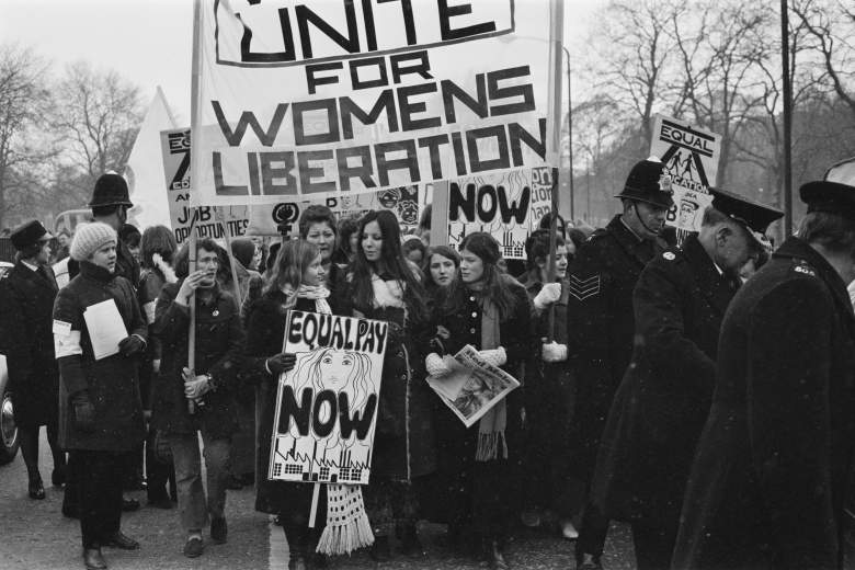 Miembros del Movimiento Nacional de Liberación de la Mujer, en una marcha por la igualdad de derechos desde el Speaker's Corner hasta el número 10 de Downing Street, para conmemorar el Día Internacional de la Mujer, Londres, 6 de marzo de 1971.