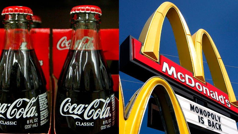 Coca-Cola y PepsiCo suspenden sus operaciones en Rusia, y McDonald's y Starbucks cierran sus locales en el país.