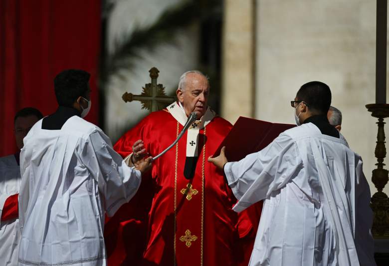 El Papa Francisco dirige la misa del Domingo de Ramos en la plaza de San Pedro, en el Vaticano el 10 de abril de 2022