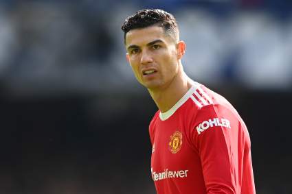 Exigen castigo para Cristiano tras golpear a niño autista: Él ofrece invitarlo a un partido