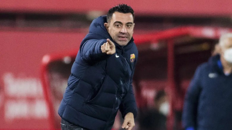 Xavi quiere un nuevo lateral izquierdo en el Barcelona.
