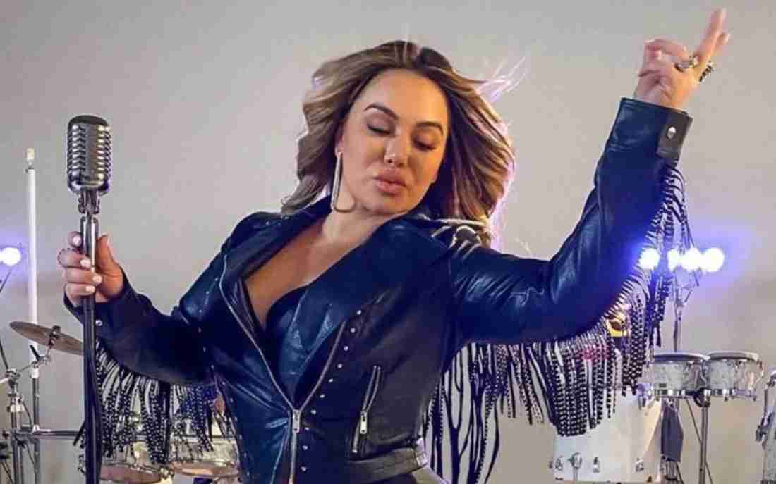 El novio de Chiquis se derrite al inicio de su gira Abeja Reina Tour