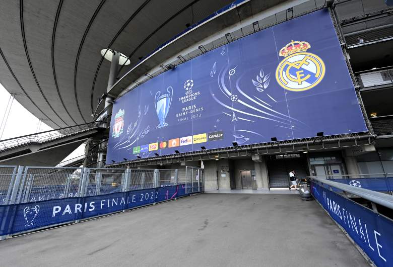 Una vista fuera del estadio antes de entrenar en el Stade de France el 27 de mayo de 2022 en París, Francia.