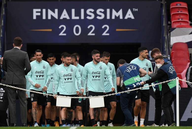 Los jugadores de Argentina asisten a una sesión de entrenamiento del equipo en el estadio de Wembley el 31 de mayo de 2022 en la víspera del partido de fútbol Finalissima entre Italia y Argentina.