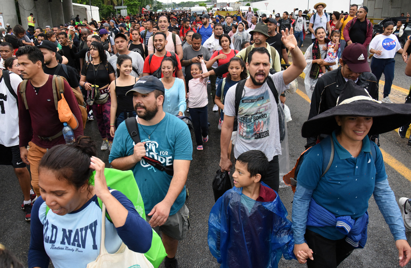 Caravana: 15 Mil Migrantes Parten De México Rumbo A EEUU