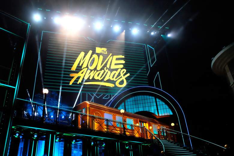 Señalización exhibida en el escenario durante los MTV Movie Awards 2016 en Warner Bros.