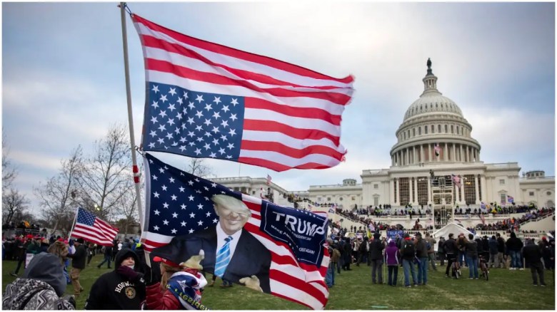 Los manifestantes a favor de Trump se reúnen frente al edificio del Capitolio de los Estados Unidos el 6 de enero de 2021 en Washington, DC.