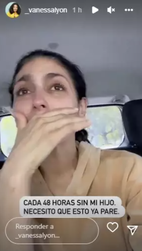 Vanessa Lyon llora por su hijo con Carlos Calderón