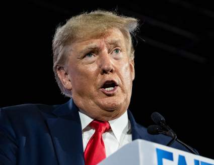 La mujer que reclamó a Trump enloquece redes con estas fotos: ¿Quién es ella?