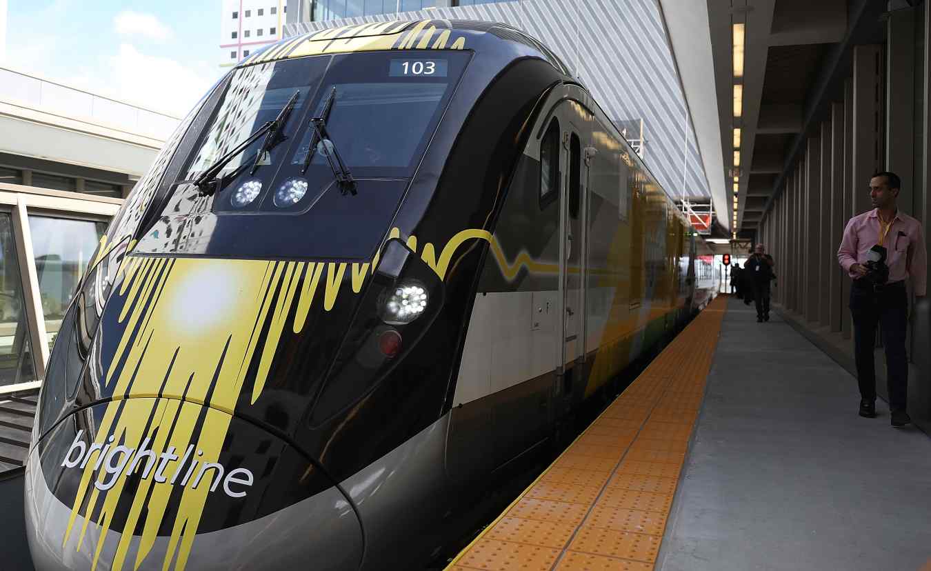 Tren MiamiOrlando Cuándo se inaugura y sus comodidades