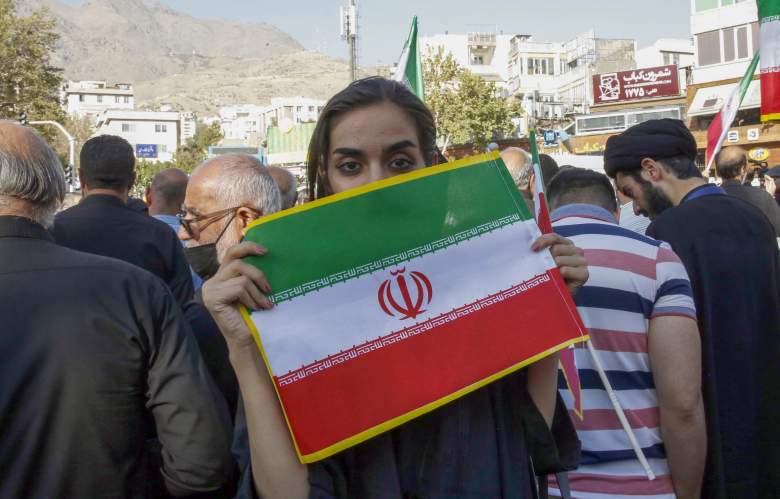 Mujeres iraníes mantienen la protesta contra el régimen y conviven con el riesgo de sufrir un ataque en las calles