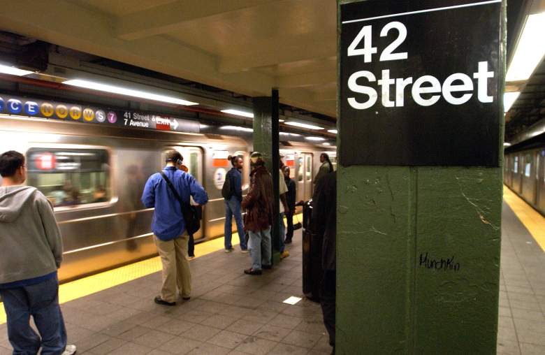 Hombre de Nueva York tira a su novia al metro
