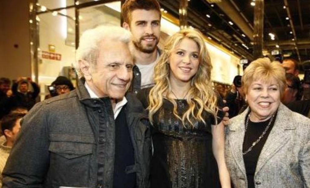 Piqué con Shakira y sus padres