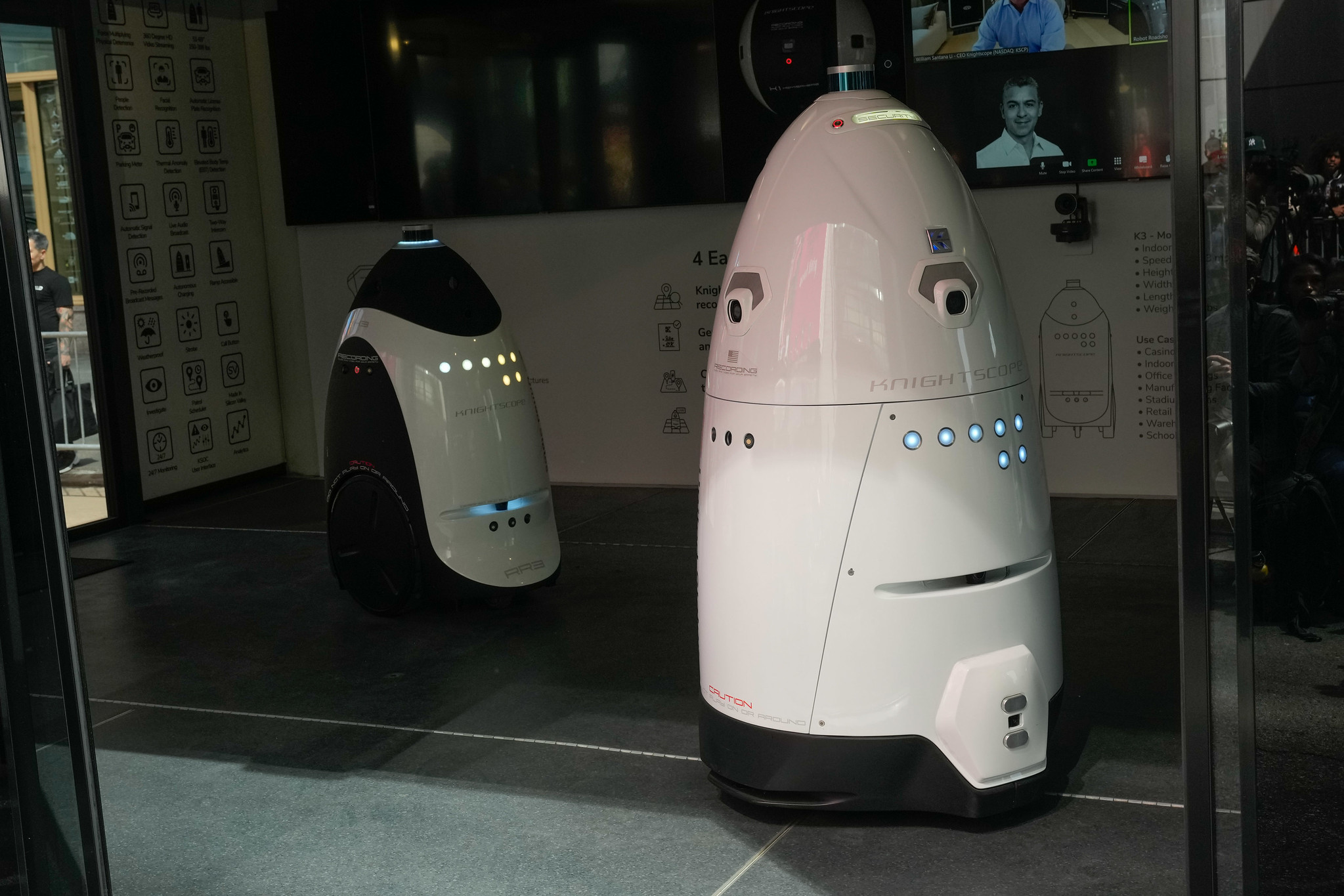 Policía de NY usará perros robotizados y robots inteligentes