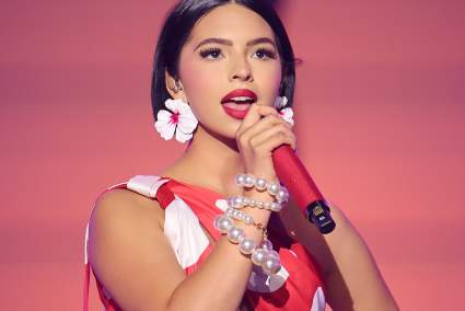 Ángela Aguilar habría demandado a creador de su piñata – FOTO