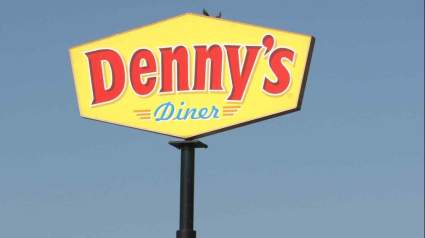 Año Nuevo de Denny 2021-2022 Horas & Menú Cerca de mí: ¿Está abierto?