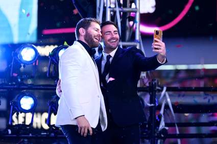 Jonathan Bennett " Su esposo Kickoff 2023 con agitación Noticias