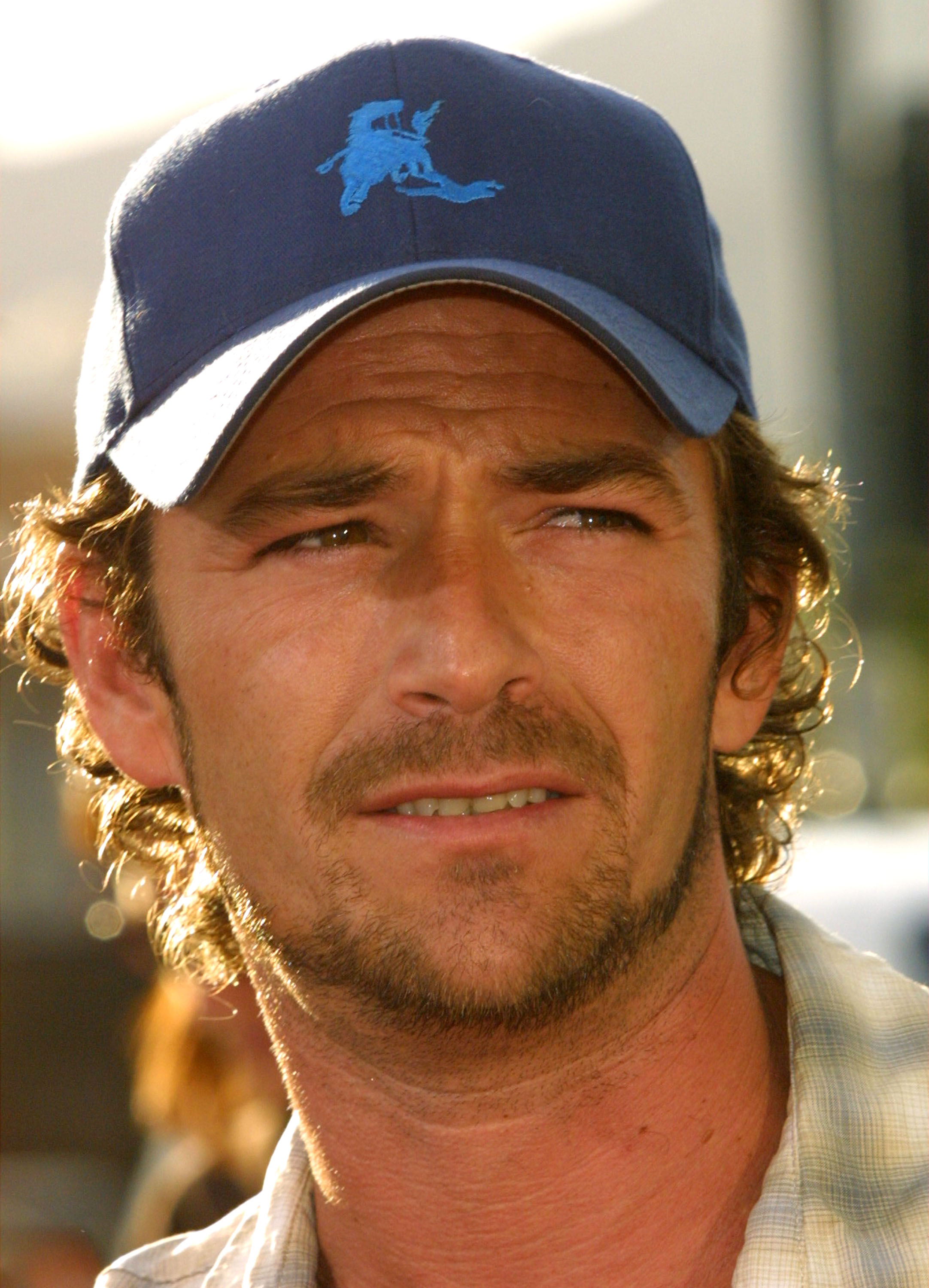 Luke Perry smoking