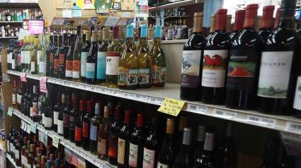 ¿Están abiertas o cerradas las tiendas de bebidas alcohólicas en el día 2021-2022 de Año Nuevo?
