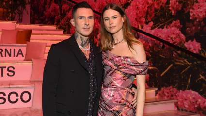 Adam Levine recibe al tercer bebé con esposa Behati Prinsloo