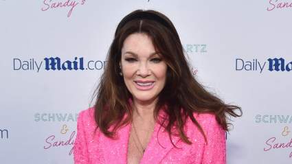 Lisa Vanderpump Fotografiado con el VPR Cast en Bomba 2 Días antes del cierre