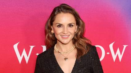 Rachael Leigh Cook Stars in New Rom-Com ‘A Tourist’s Guide to Love’