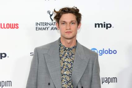 Damian Hardung habla de “Maxton Hall: The World Between Us” ENTREVISTA