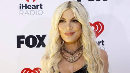 Tori Spelling habla con valentía sobre su divorcio y cómo es un gran ejemplo para sus hijos.