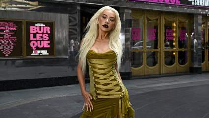 Christina Aguilera comparte el primer adelanto del especial navideño 'Navidad en París'