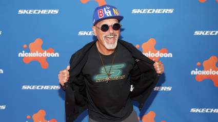 Howie Mandel ayuda a Jerry O'Connell y John Stamos a poner fin a una disputa de años