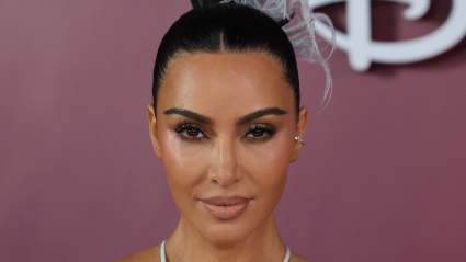 Kim Kardashian causa sensación al lucir un vestido en el agua: FOTOS