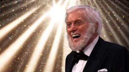 Dick Van Dyke comparte secretos de "Mary Poppins", incluida su canción favorita de la película