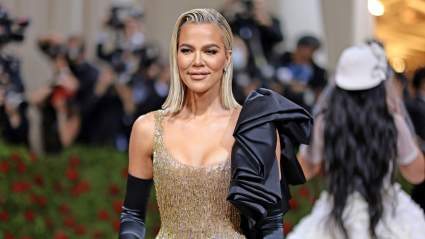 Khloé Kardashian presenta a un nuevo miembro de la familia para Navidad