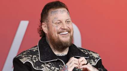 Jelly Roll rompe a llorar por su gran logro [VIDEO]