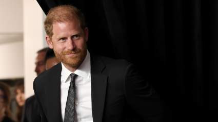 El príncipe Harry hace una aparición 'discreta'