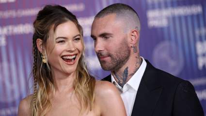 Behati Prinsloo comparte un dulce homenaje al regreso de Adam Levine a 'The Voice'