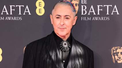 Alan Cumming emite disculpas sinceras tras su arrebato en los premios BAFTA