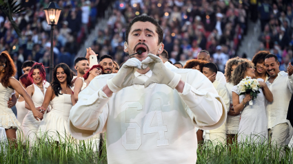 La boda durante el show de medio tiempo del Super Bowl de Bad Bunny fue real: ¡mira el dulce momento y descubre por qué sucedió!