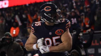 Un informante de los Chicago Bears desmiente los rumores de traspaso de Cole Kmet